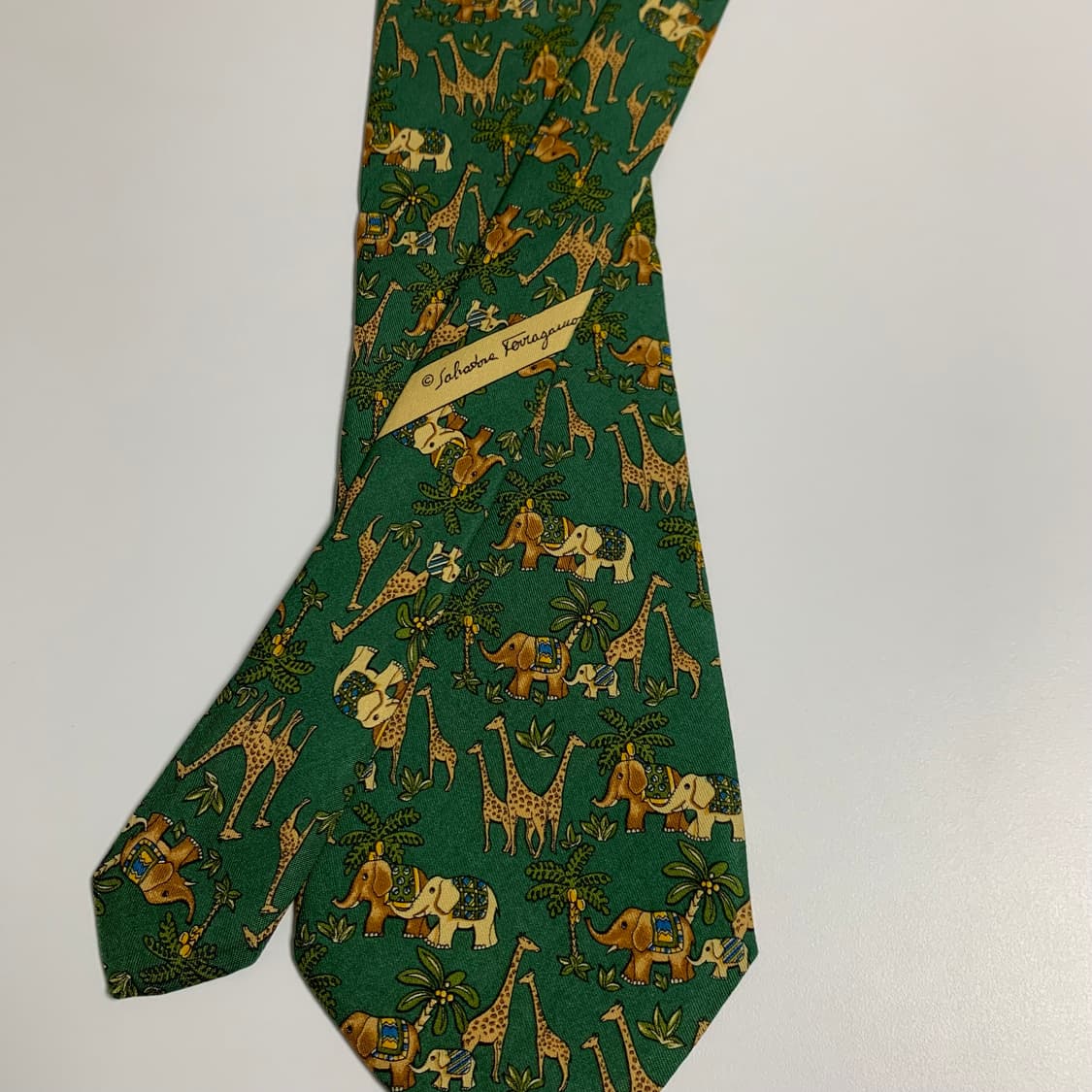 살바토레 페레가모(Ferragamo) 명품 정장넥타이 A+등급 9cm 상품이미지4