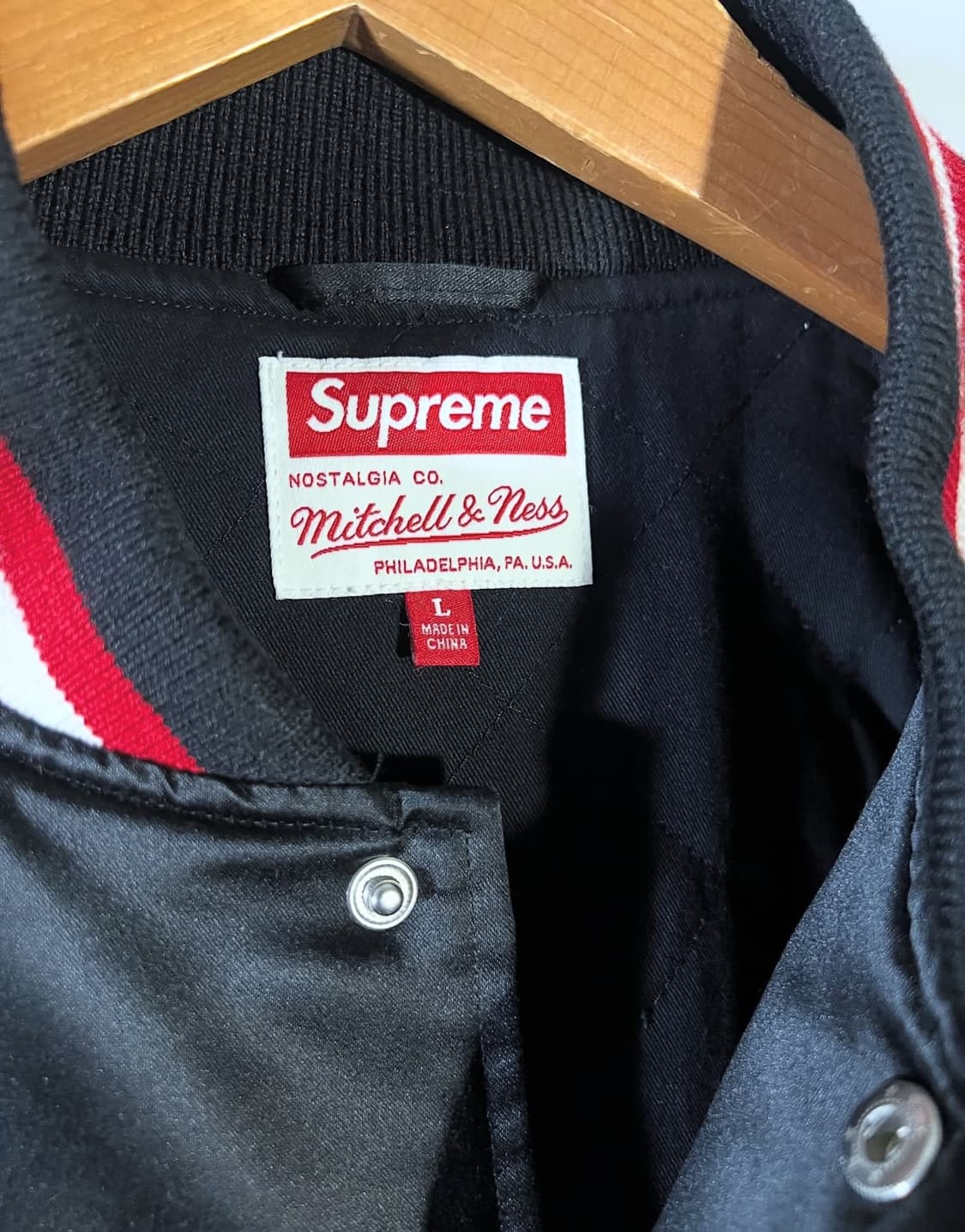 슈프림 바시티 자켓  미첼 & 네스 사틴 블랙 - 21SS 상품이미지3