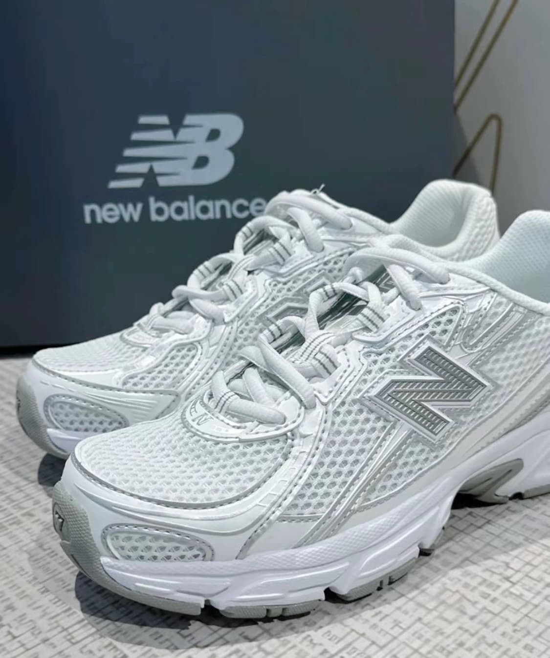 뉴발란스 740v2 화이트 실버 메탈릭 상품이미지3
