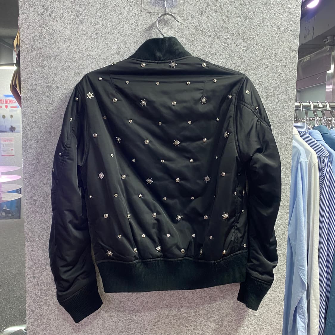 산드로 스터드 블랙 포켓 봄버 자켓 B3042 상품이미지3