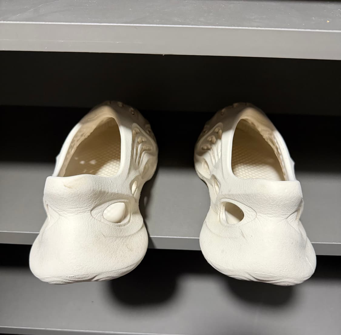 아디다스 이지 폼 러너 샌드 상품이미지3