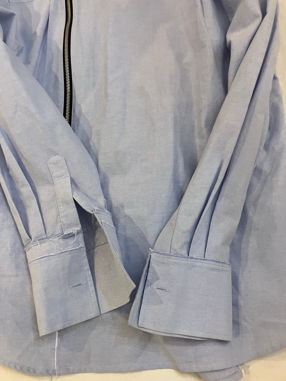 더뮤지엄비지터 블루 트위스티드 지퍼 셔츠 상품이미지3