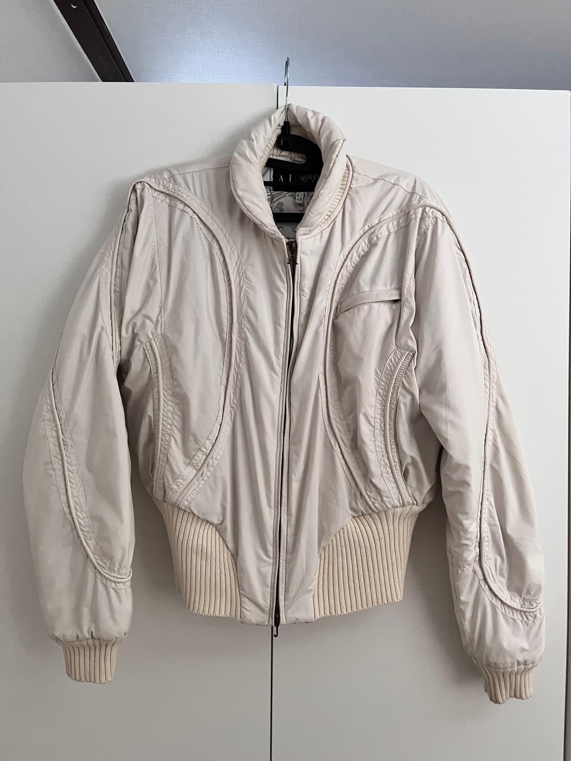 Armani Exchange 아이보리 패딩 상품이미지1