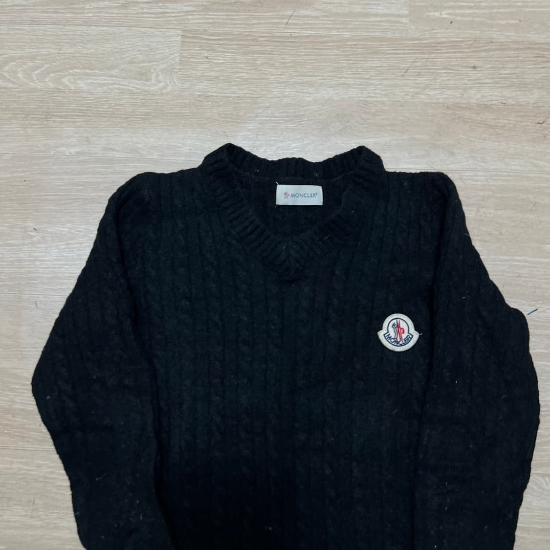 몽클레어 여성 시그니처 와펜 꽈배기 케이블 니트 원피스 [블랙] 1사이즈 상품이미지2