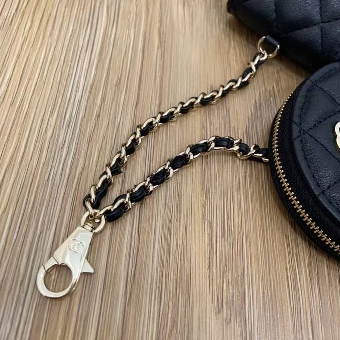 샤넬VIP 블랙 CC로고 에어팟 케이스 & 동전지갑 샤넬 참 상품이미지6