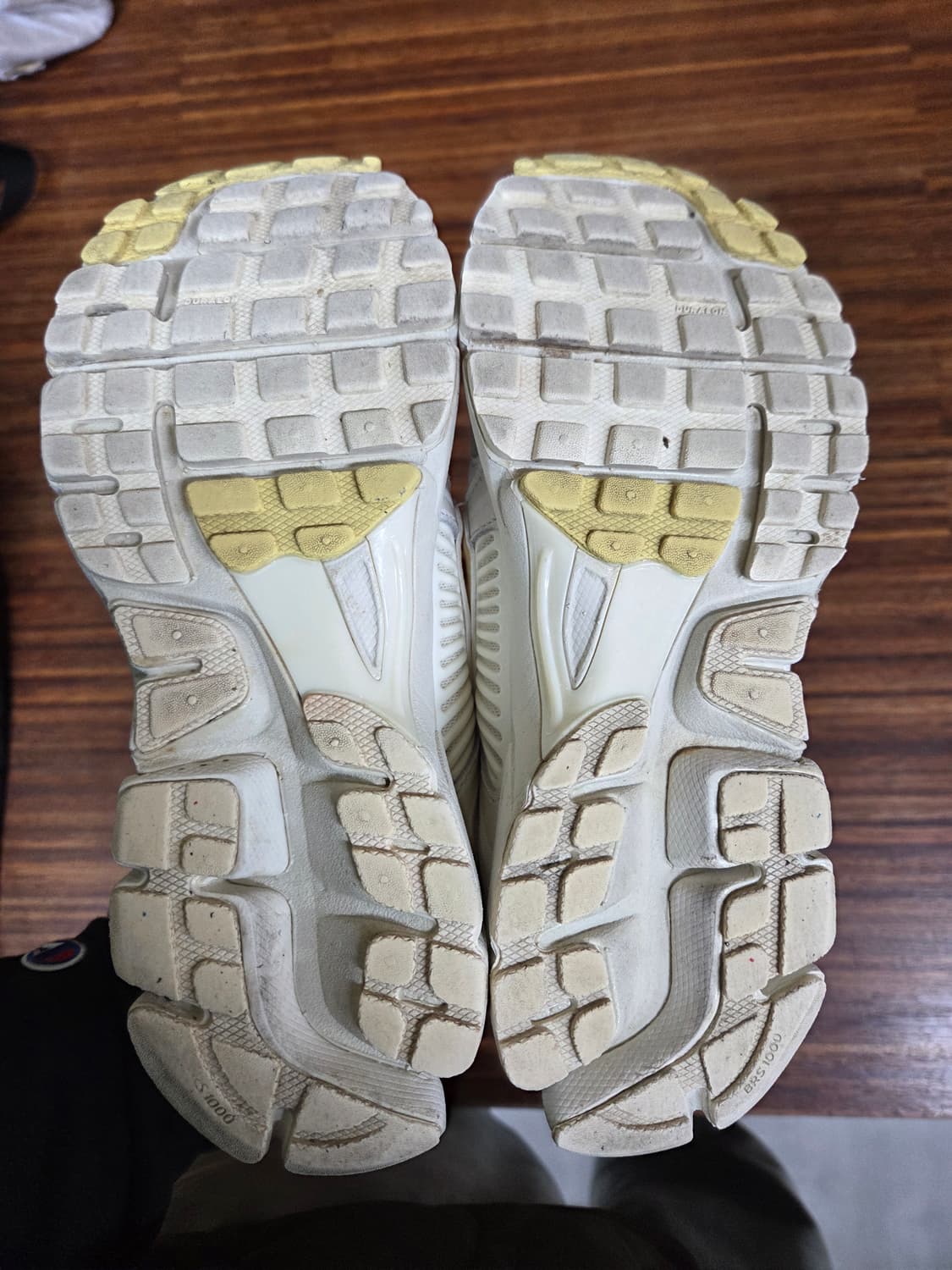 나이키 줌 보메로 옐로우 240 상품이미지7