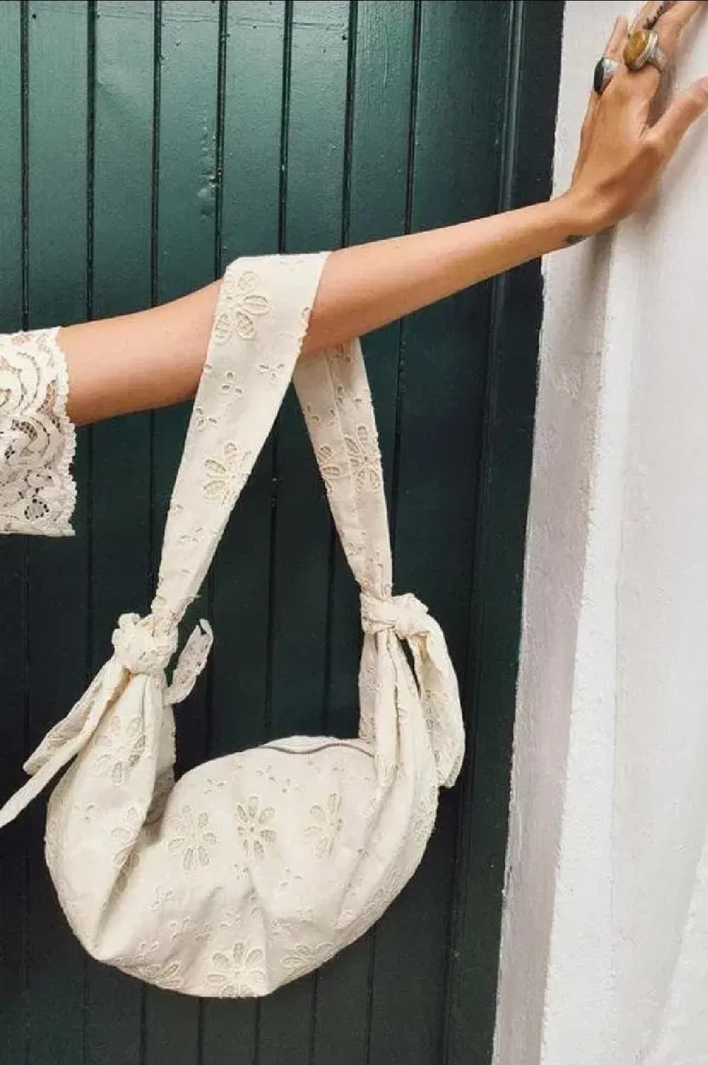 [새상품] ZARA 자라 자수 오벌 크로스백 - 크림 상품이미지5