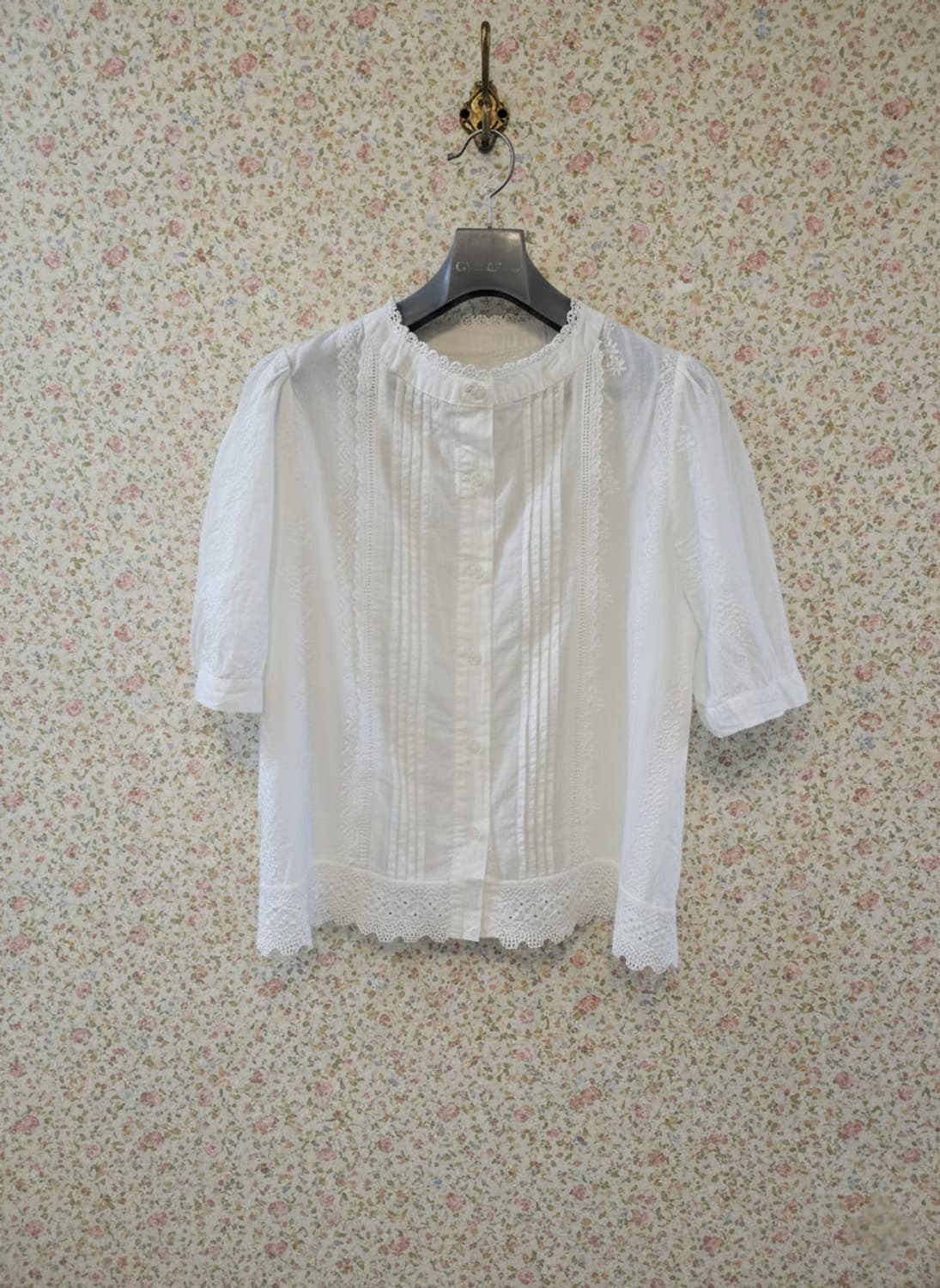 화이트 레이스 핀턱 블라우스 44 상품이미지1