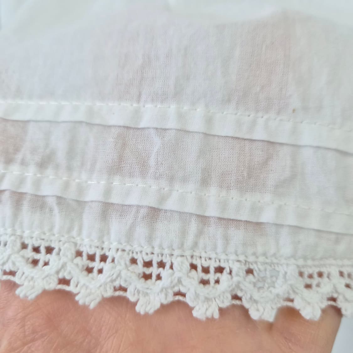 아이보리 자수 셔링 반팔 블라우스 상품이미지8