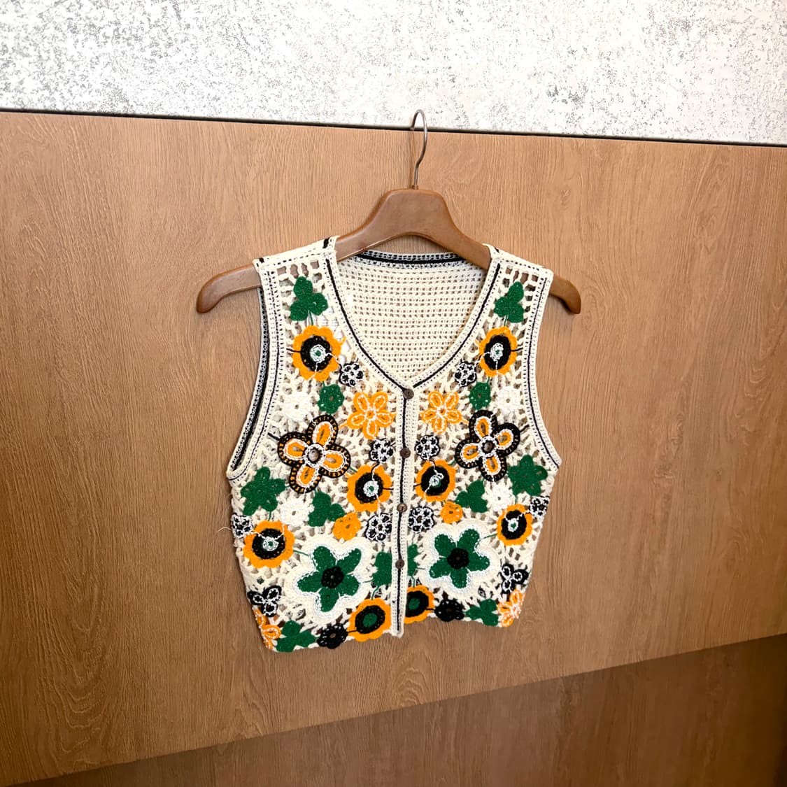 빈티지 브이넥 슬리브리스 니트 가디건 플라워 크로쉐 패턴 디테일 아이보리 상품이미지1