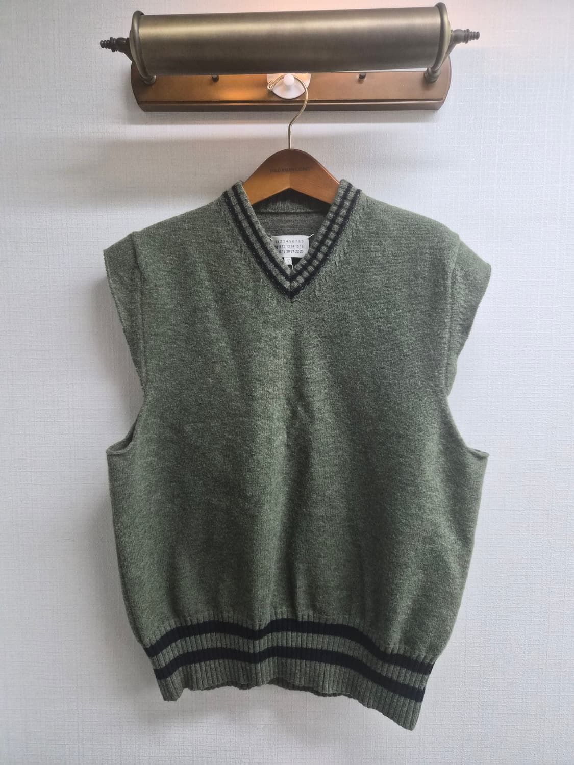 새제품 EU 46) 메종 마르지엘라 10번 니트 베스트 팝니다 상품이미지1