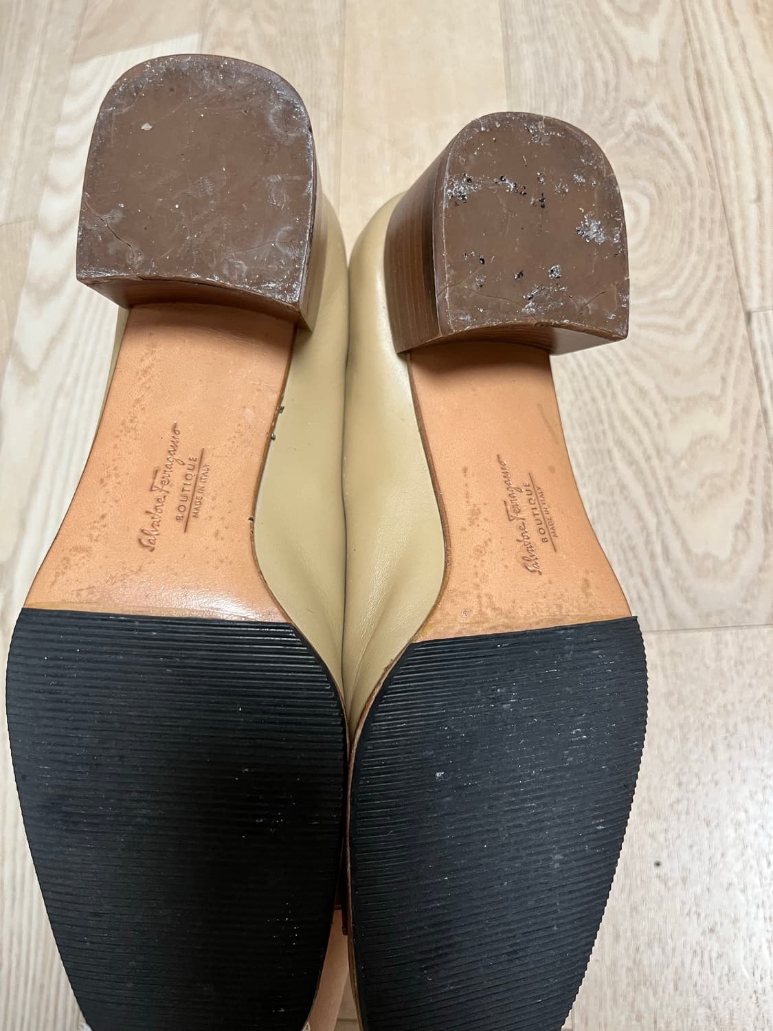 페라가모 베이지 구두 상품이미지2