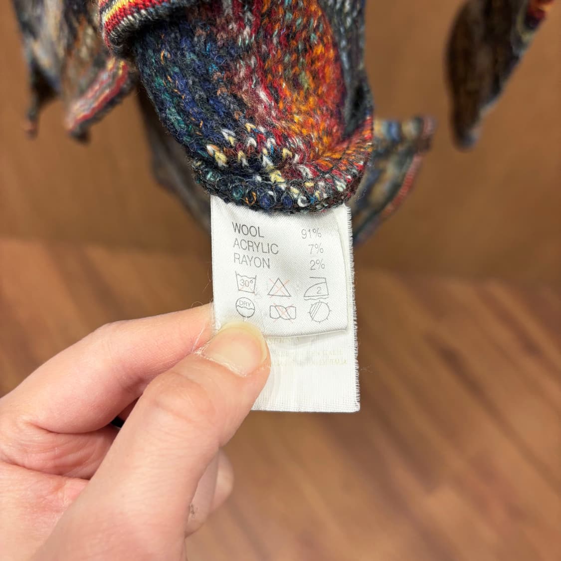  미쏘니 스포츠 니트 웨이브 패턴 미니멀 리브 마감 디테일 레인보우 상품이미지7