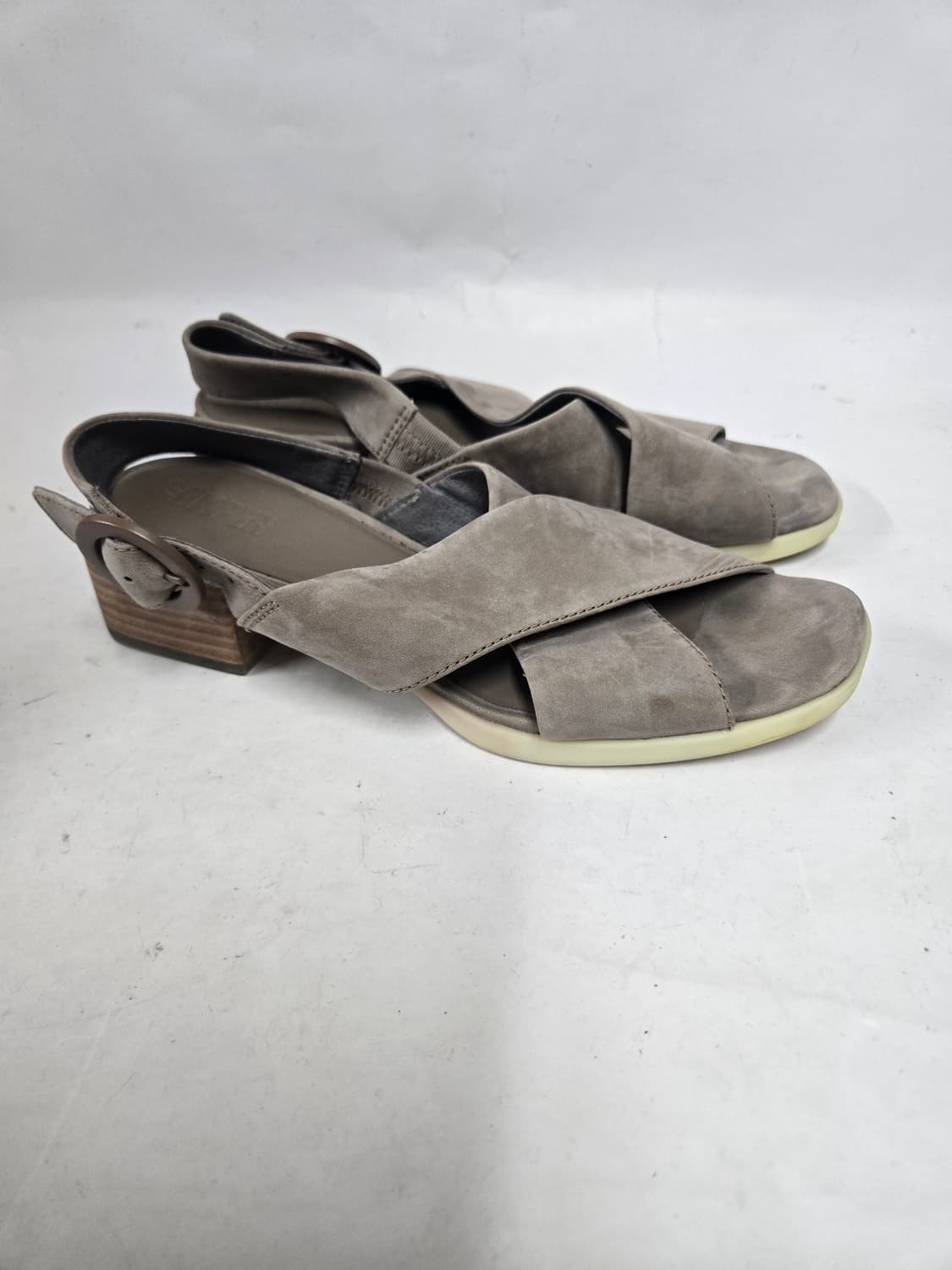  37거의새제품)스웨이드 스트랩 샌들 37 상품이미지1