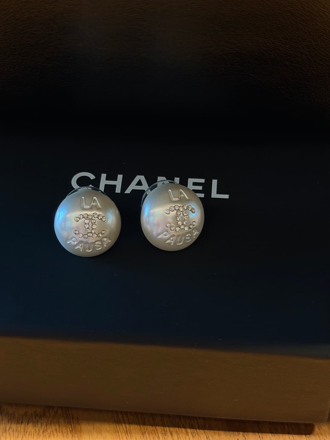 샤넬 업사이클링 CC로고 빈티지 진주 귀걸이 상품이미지1