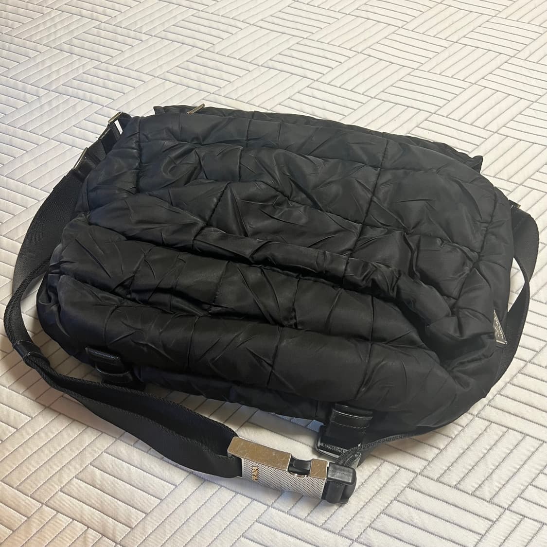 [정품] 프라다 블랙 나일론 메신저백 크로스백 패딩백 상품이미지3