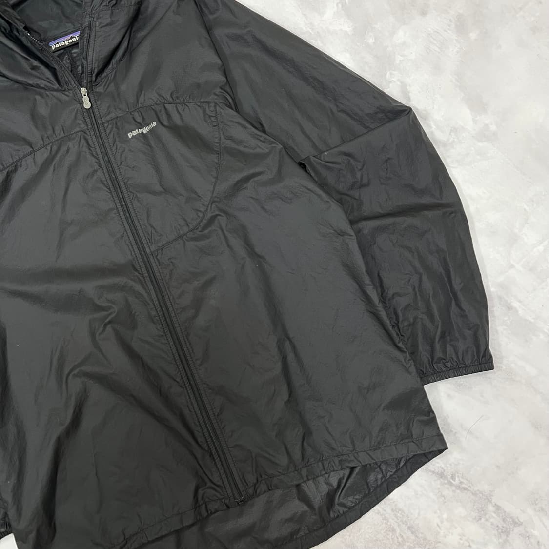 파타고니아 로고 바람막이 자켓 블랙 상품이미지4