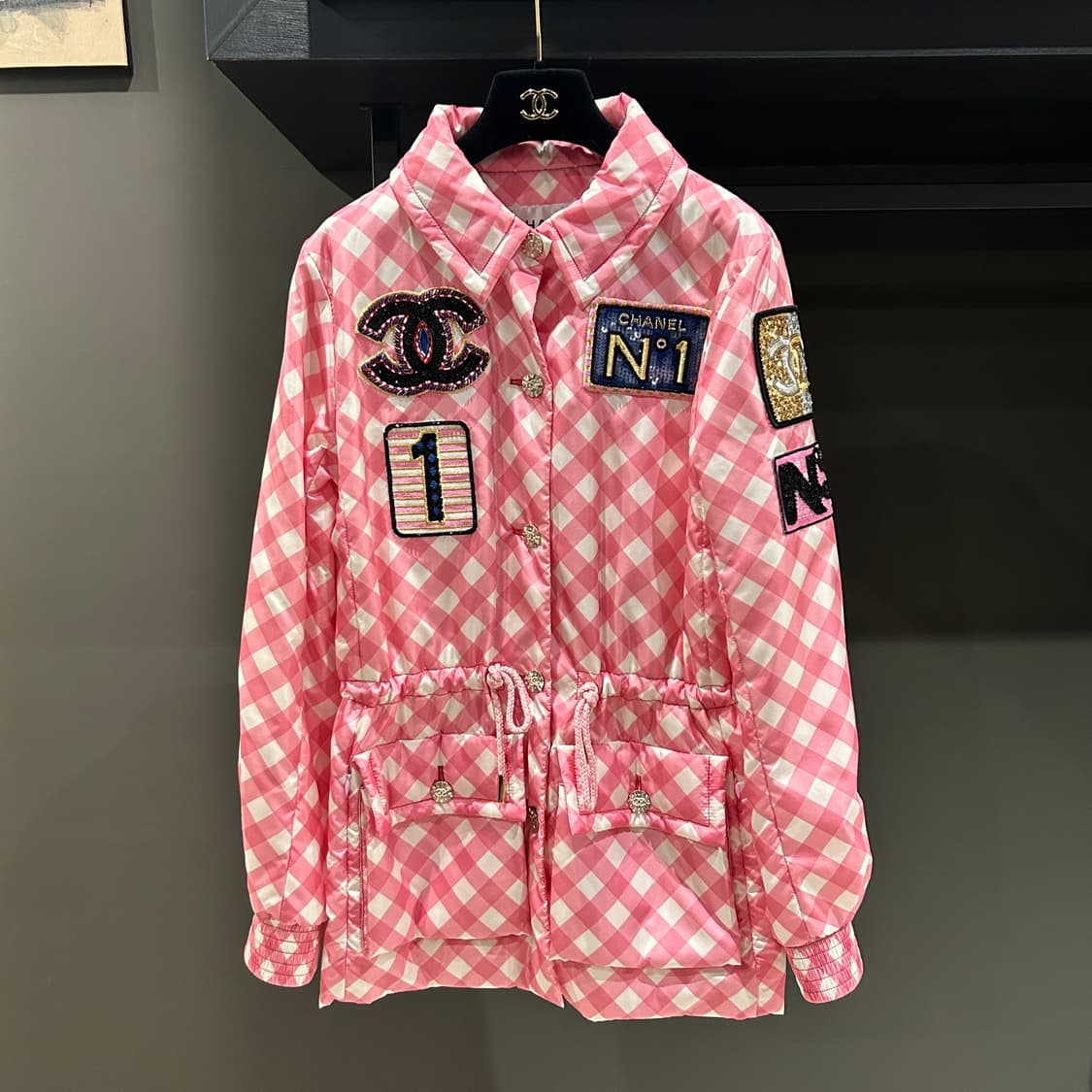 샤넬 23P 크루즈 스팽글 패치 자켓 상품이미지5