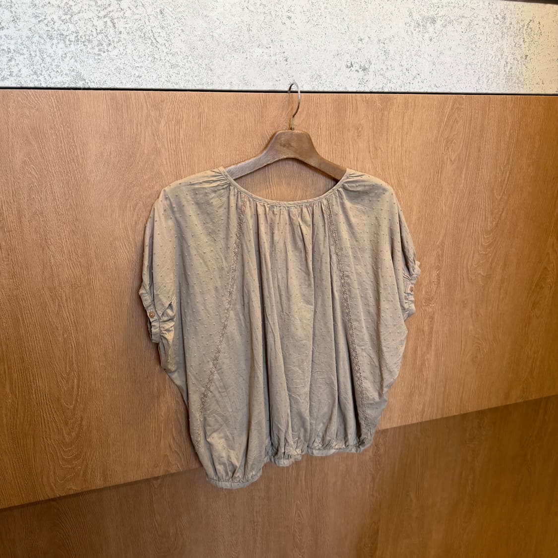 빈티지 브이넥 반팔 블라우스 도트 자수 버튼업 디테일 루즈핏 브라운 상품이미지2
