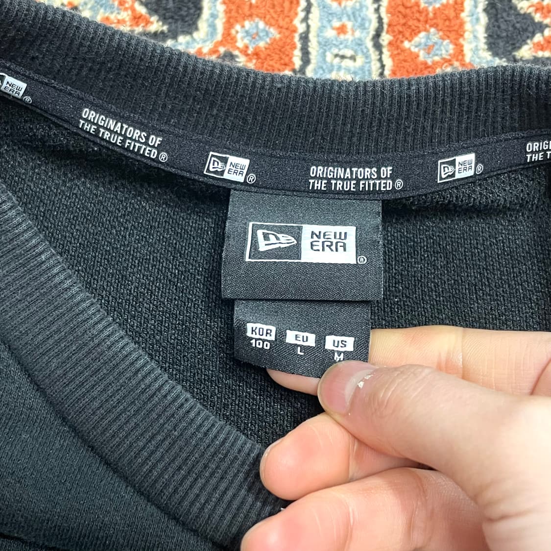 뉴에라 블랙 맨투맨 남성100 상품이미지4