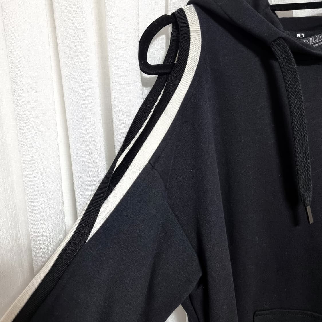 MLB 후드 원피스 어깨트임 (프리사이즈/44~77) 상태최상/2회착 상품이미지3