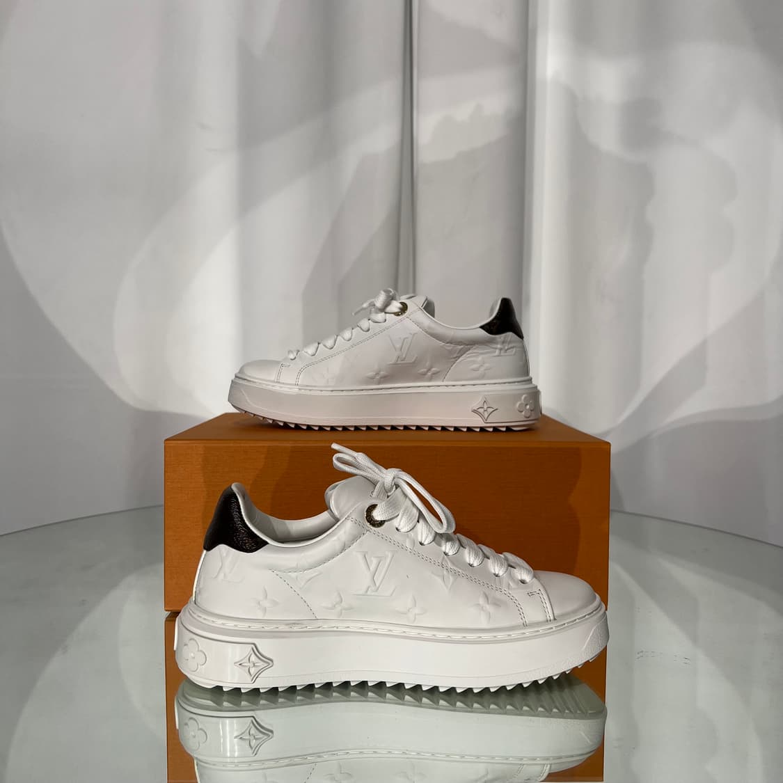 [정품] 루이비통 모노그램 타임아웃 스니커즈 34사이즈 상품이미지1