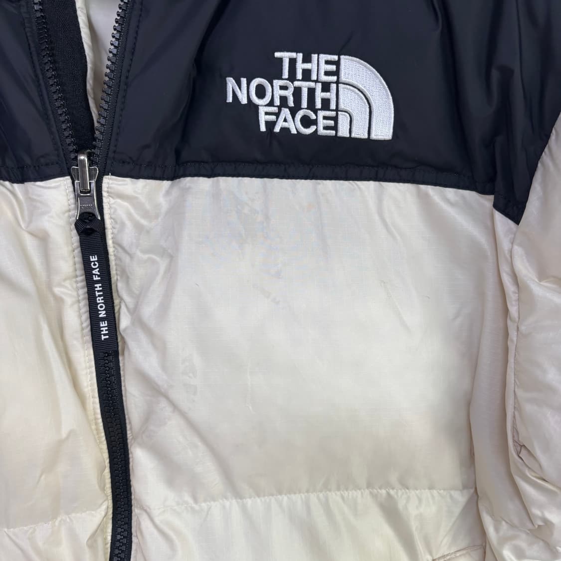 노스페이스 700 눕시 온볼 다운 패딩 화이트 아이보리 상품이미지4