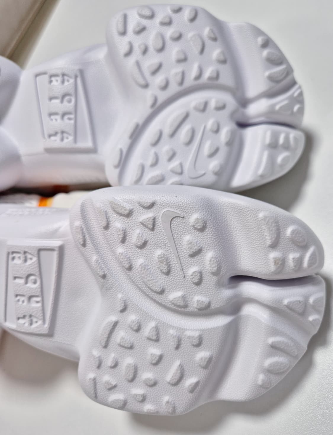 250>나이키 아쿠아 리프트 화이트 상품이미지8