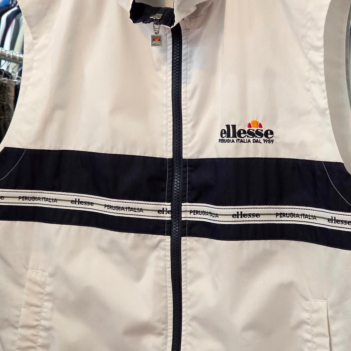 JPN 엘레쎄 화이트 배색 바람막이 베스트 상품이미지4