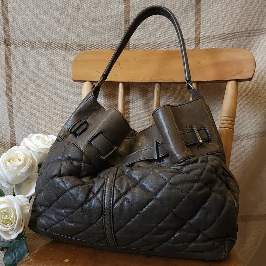 버버리 퀼티드 레더 숄더백 카키 브라운 상품이미지3