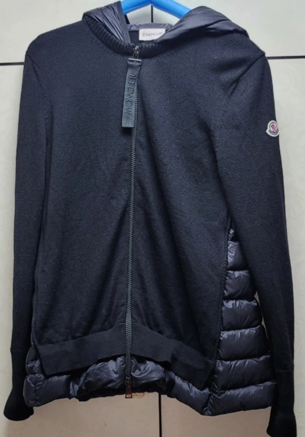 [정품)] 몽클레어 니트 패딩 후드집업 블랙 M(여성)새상품급 한정판  상품이미지1