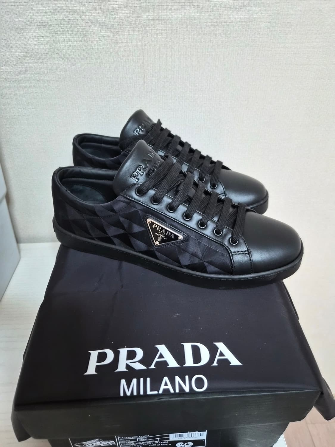 (정품) 프라다 삼각로고 스니커즈 상품이미지2