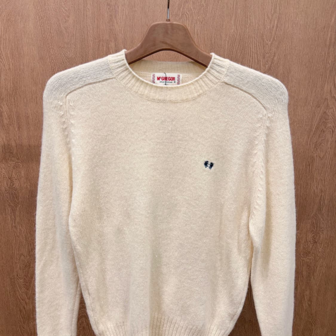 맥그리거 라운드넥 니트 래글런 로고 자수 디테일 레귤러핏 아이보리 상품이미지4