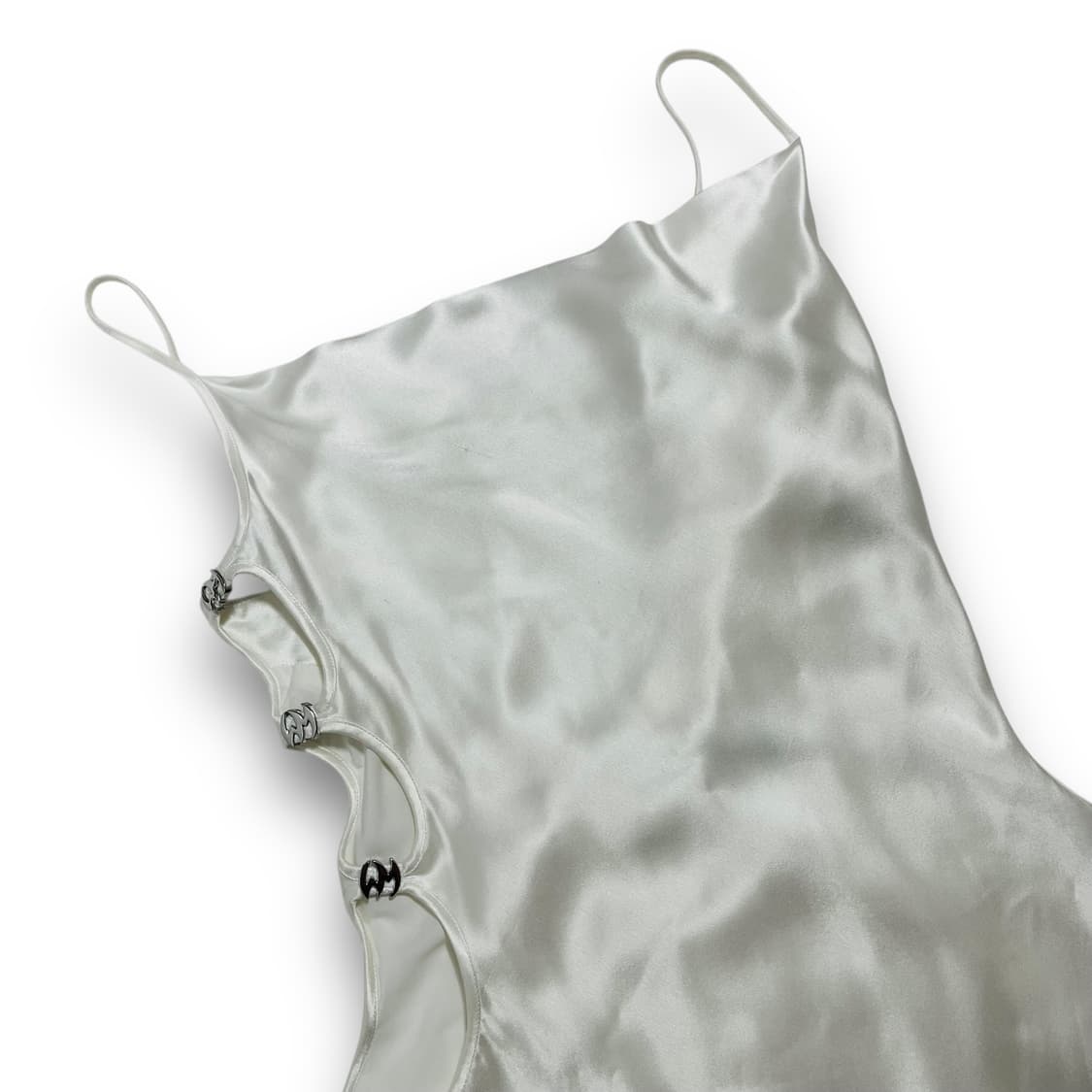 위어드 마켓 엠블럼 사이드 로고 화이트 킨키 원피스 상품이미지3