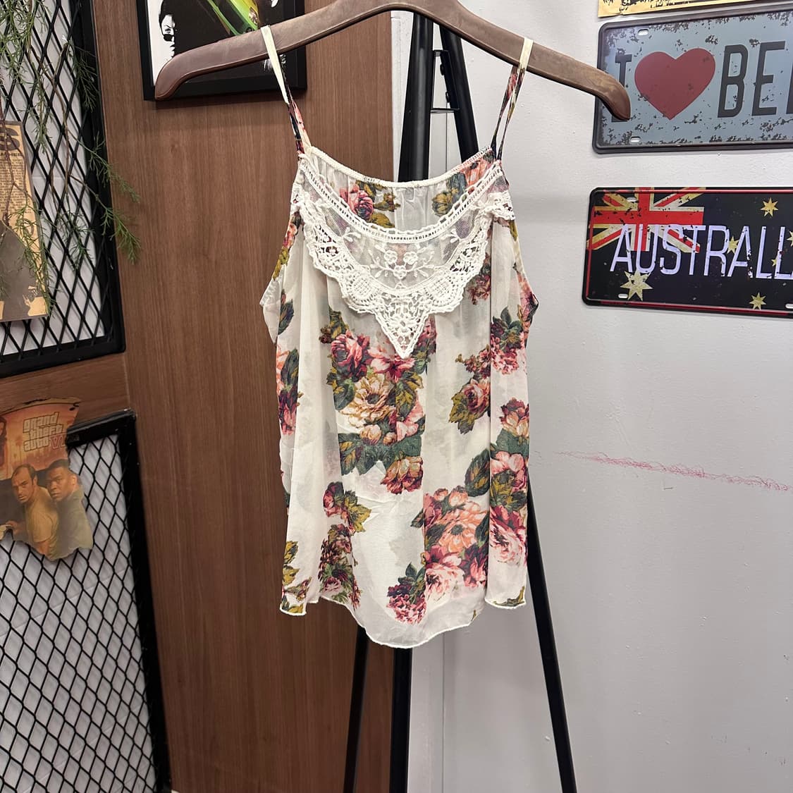 Lace Detail Sheer Floral Sleeveless Top 상품이미지1