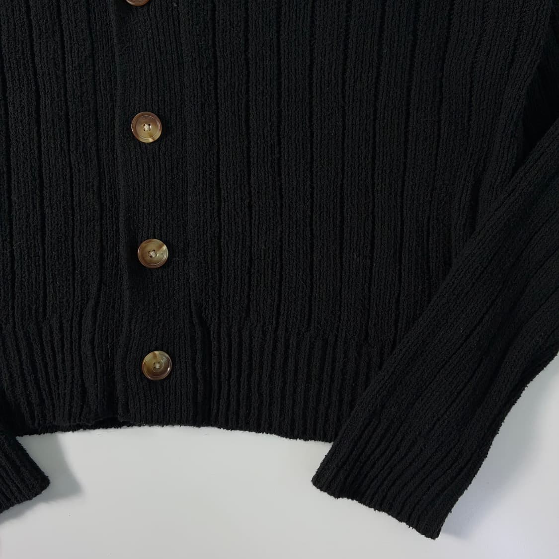 Satur 세터 아플리케 자수 로고 부클 가디건 상품이미지4