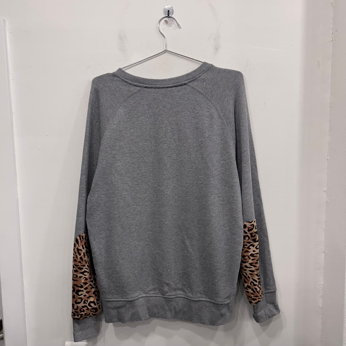 아디다스 오리지널 레오파드 패치 래글런 맨투맨 상품이미지5