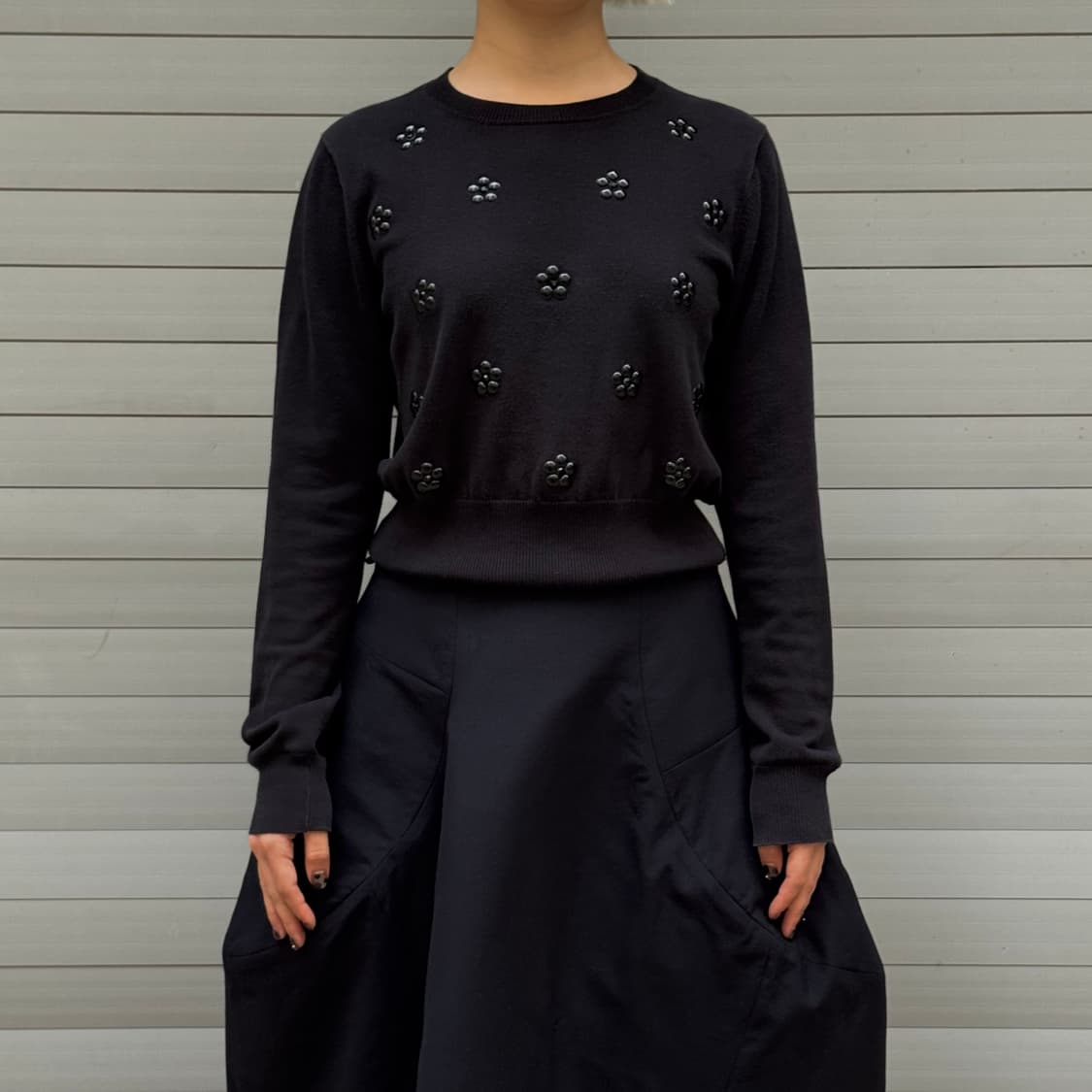 Flower-Decorated Short Black Knit 상품이미지9