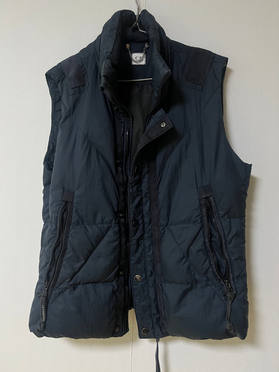 cp컴퍼니 패딩조끼 네이비 상품이미지1