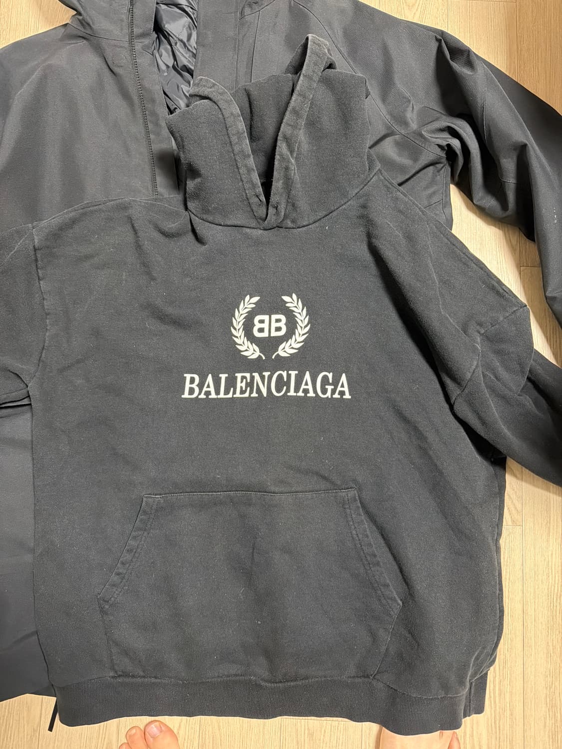 발렌시아가 월계수 후드티 상품이미지1