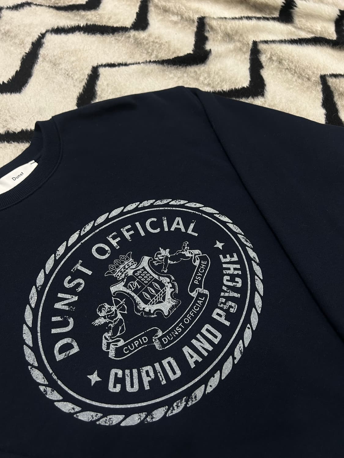 [S]던스트 오버핏 큐피트 캠퍼스 맨투맨/프렌치네이비 상품이미지1