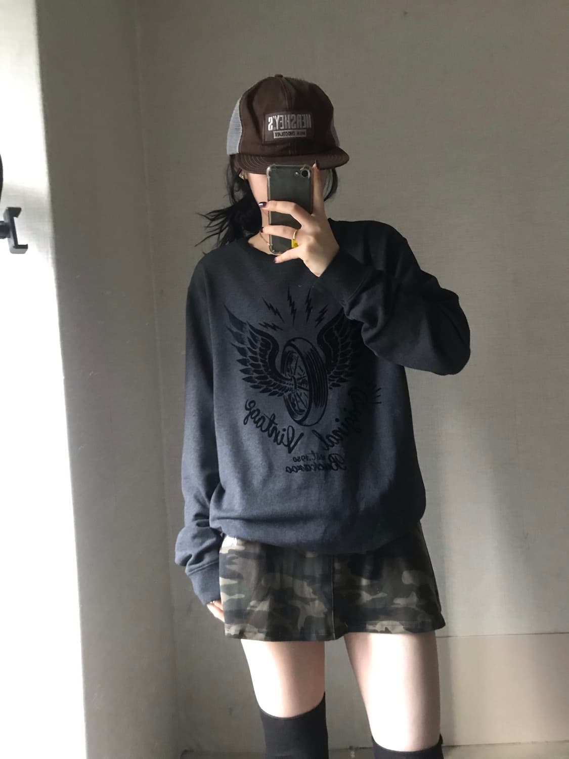 버카루 그레이 윙 맨투맨 상품이미지5