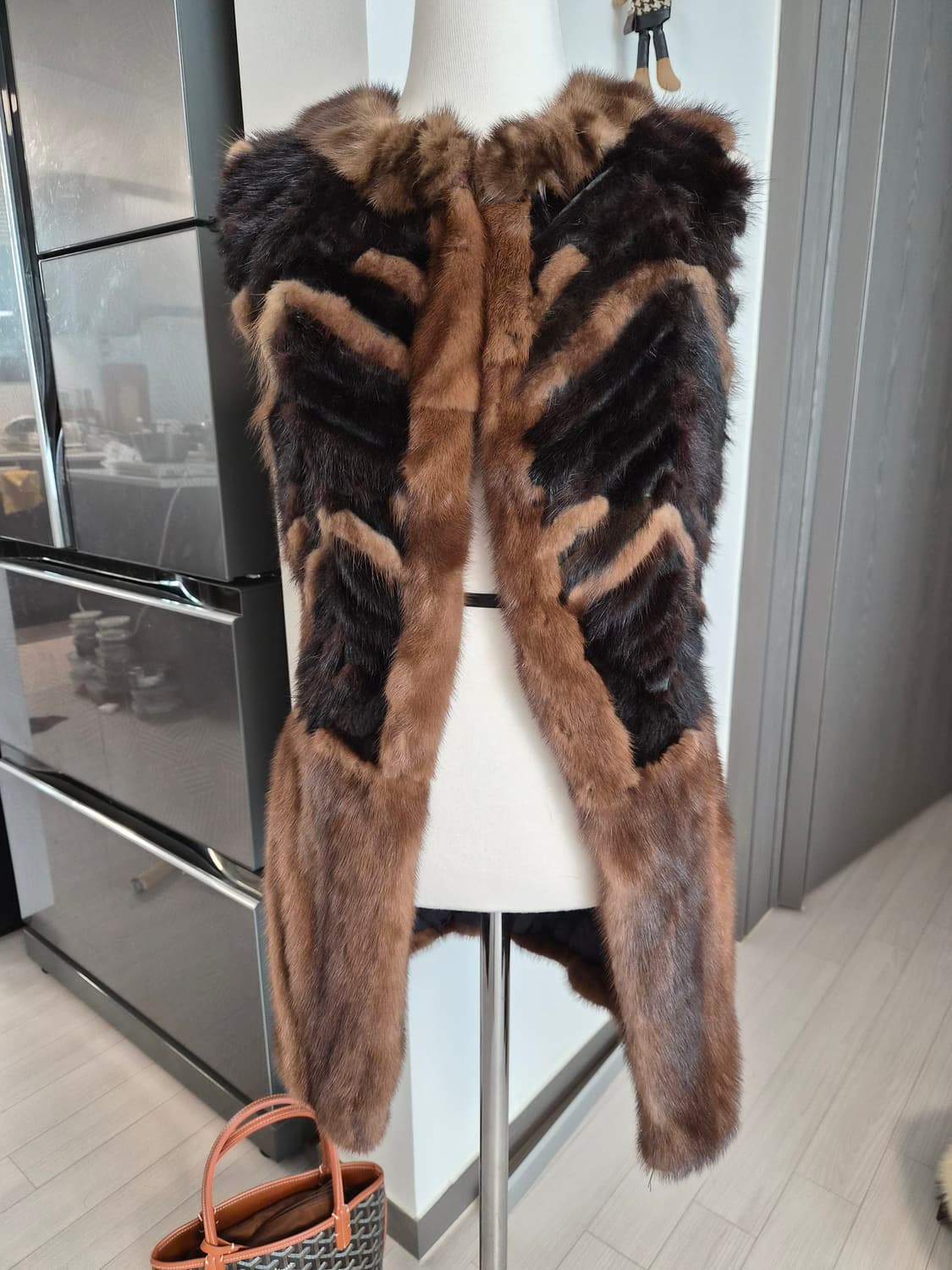 천연 밍크 베스트 - 세련된 배색 디자인 상품이미지1