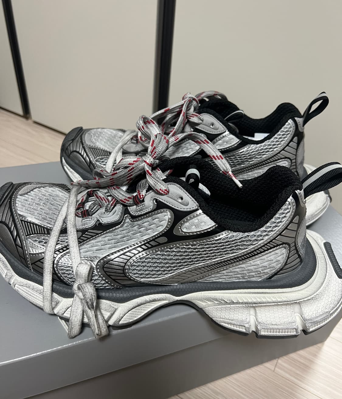 발렌시아가3xl그레이화이트레드42 상품이미지1