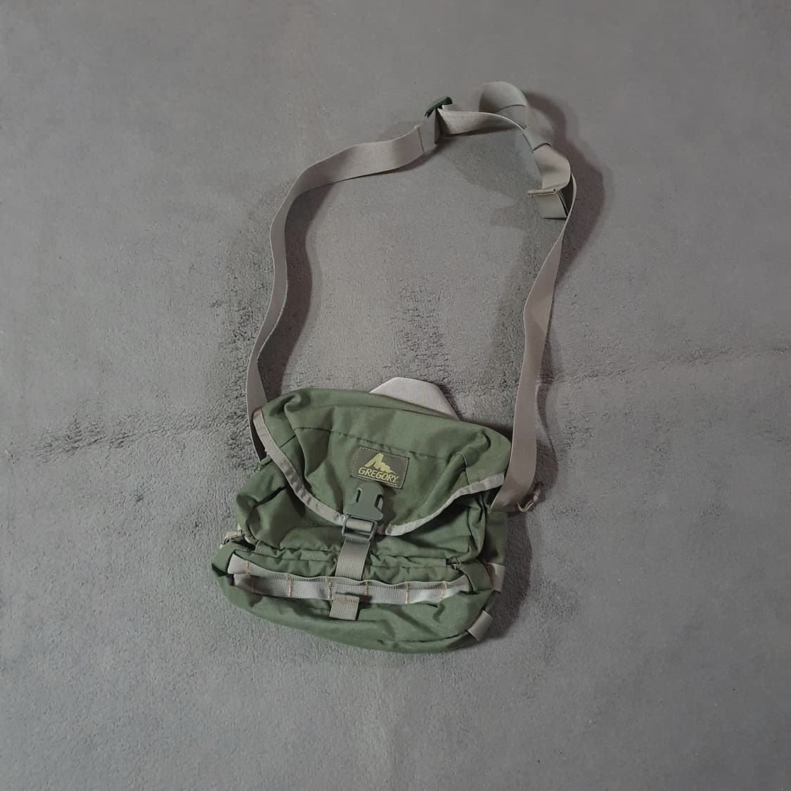 그레고리 밀리터리 크로스백 슬링백 상품이미지1