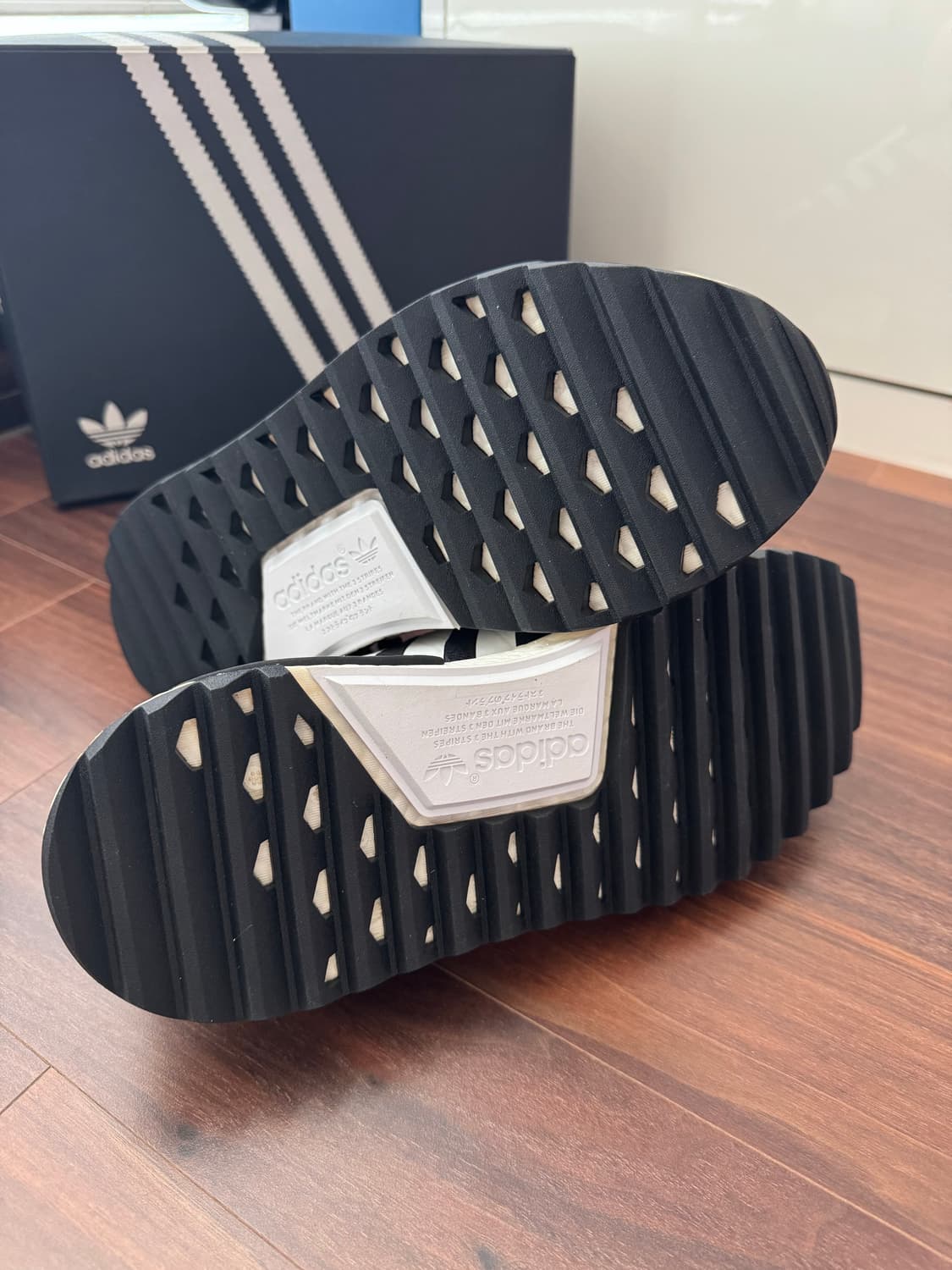 아디다스 오리지널 x 화이트 마운티니어링 NMD 트레일 흰검 상품이미지8