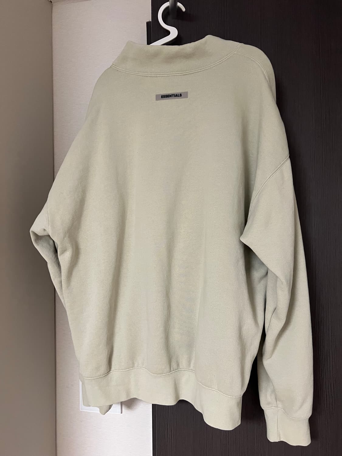 에센셜 모크넥 맨투맨 상품이미지3