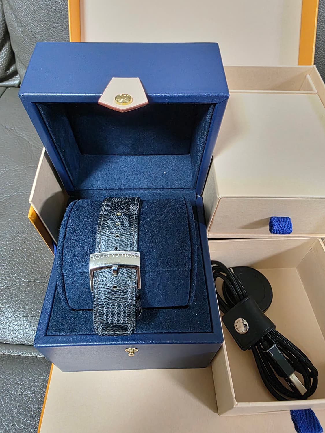 정품 루이비통 스마트워치 v1 수리용,부품용 팝니다 상품이미지7