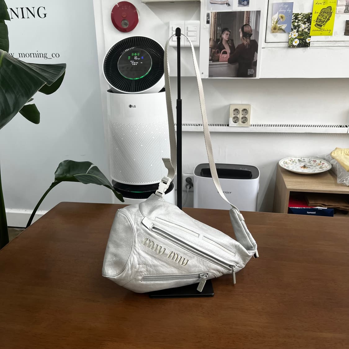 미우미우 실버 힙색 상품이미지1