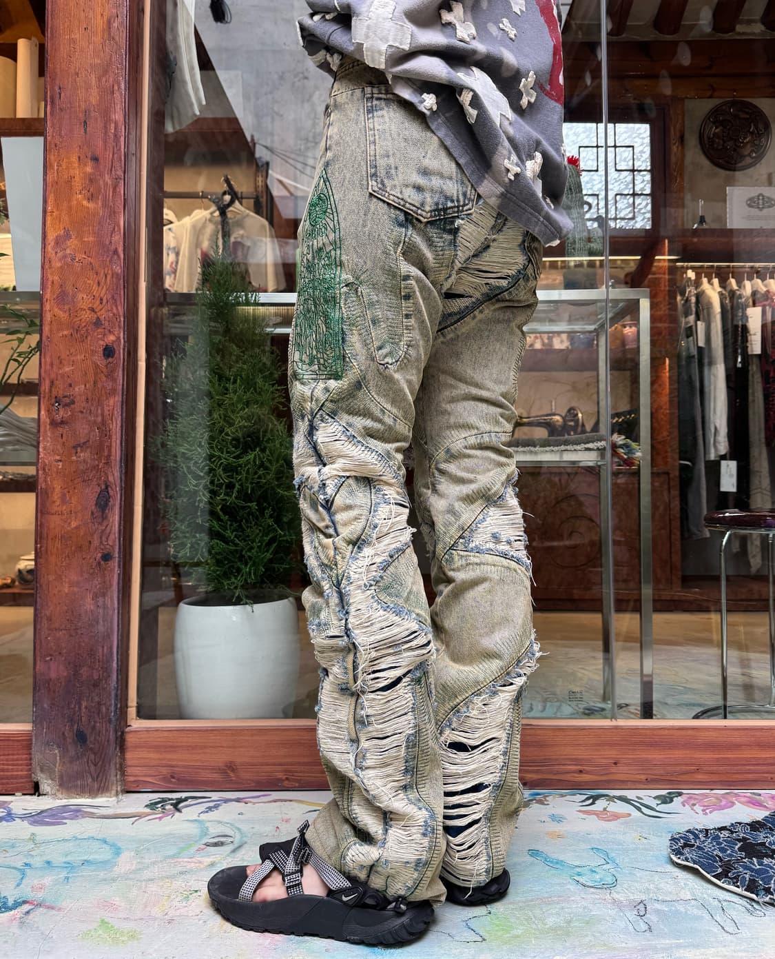 Who desides war embroidery jean 상품이미지7